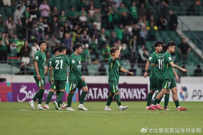 开云app下载冲刺阶段亚冠传出新动向,北京国安防线松动,管理层表态:压力陡增,心理建设被强调的简单介绍